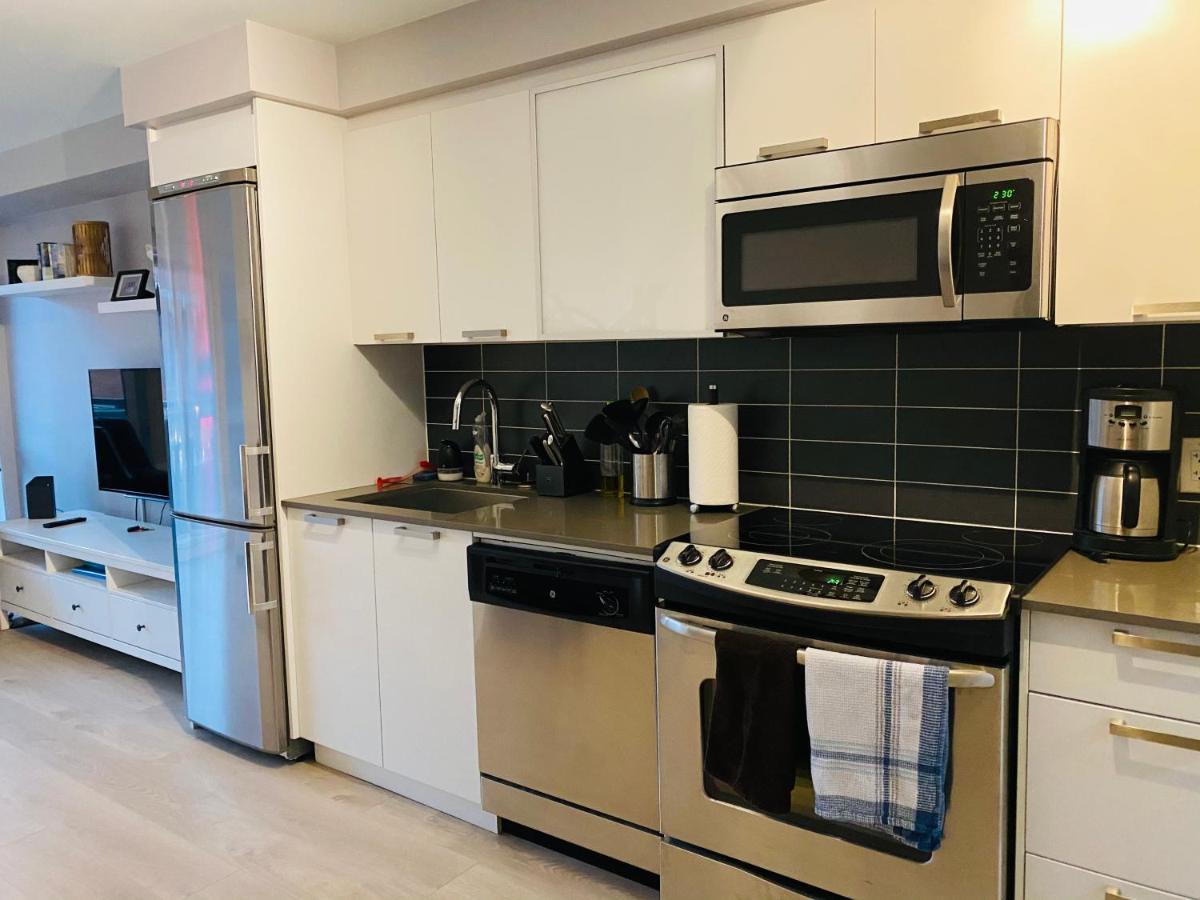 Downtown Heritage Condo With Parking วิกตอเรีย ภายนอก รูปภาพ