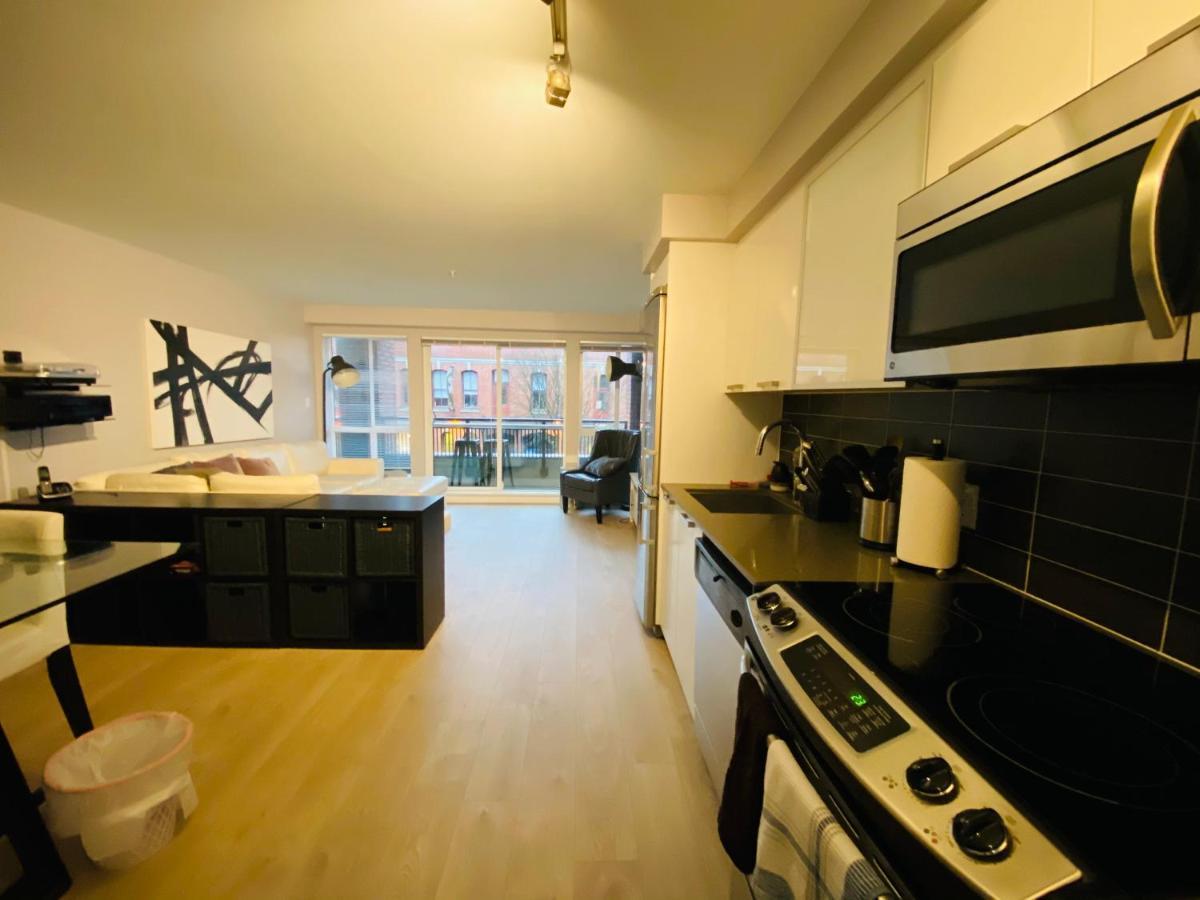 Downtown Heritage Condo With Parking วิกตอเรีย ภายนอก รูปภาพ