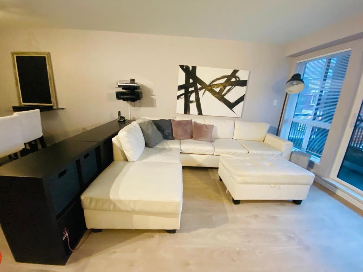 Downtown Heritage Condo With Parking วิกตอเรีย ภายนอก รูปภาพ